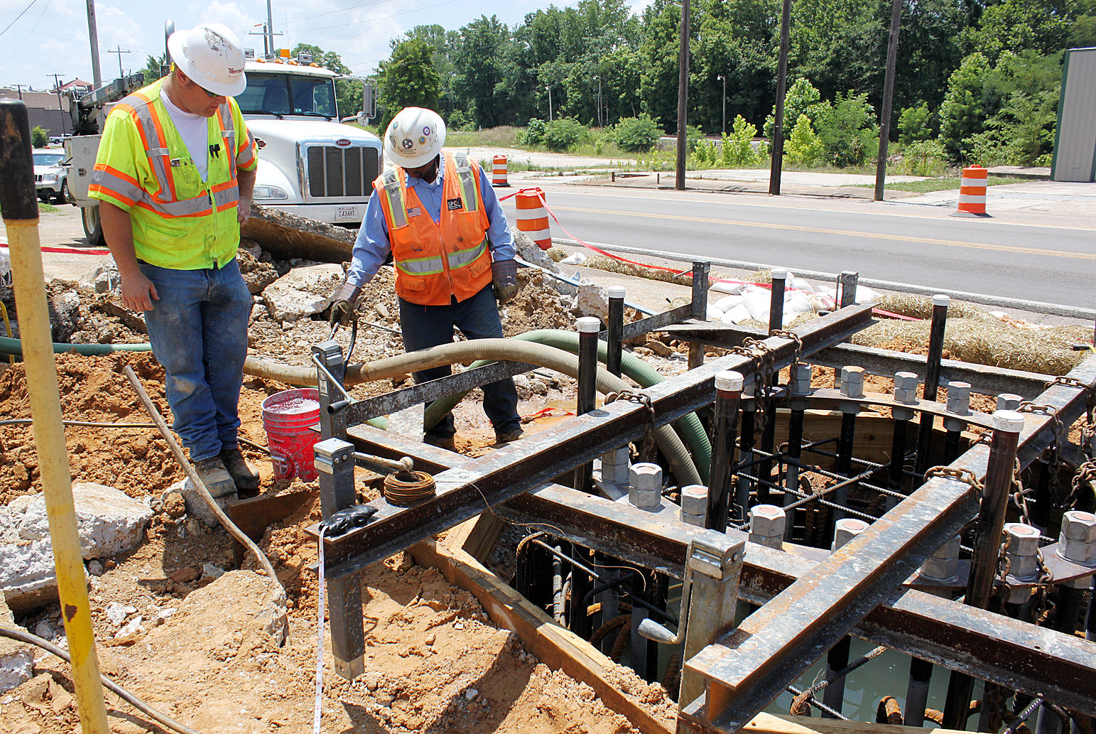 PARIS, TN: Utility pole requires deep foundation